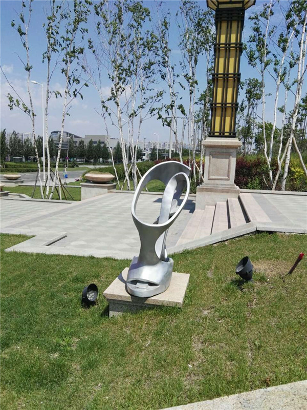 哈尔滨海宁皮革城雕塑制作