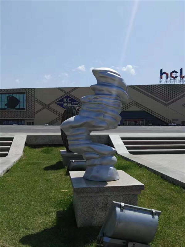 哈尔滨海宁皮革城雕塑制作